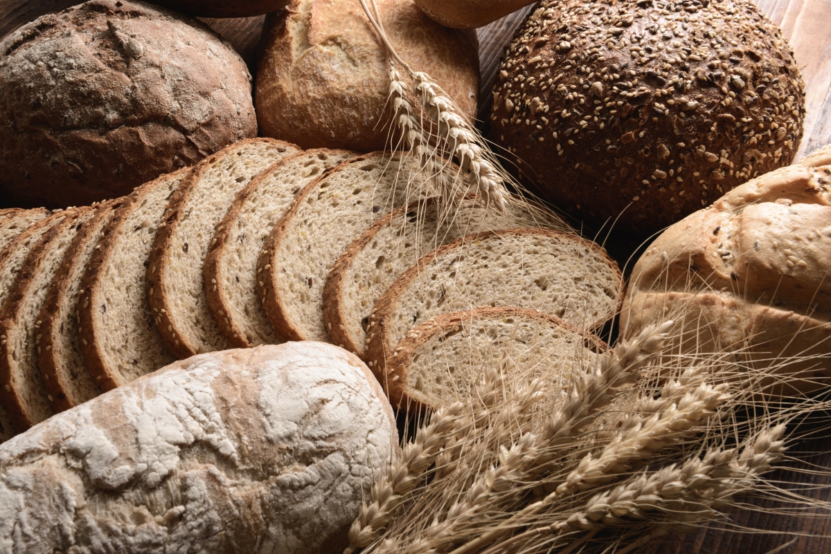 <p>Пшеничен хляб - съдържа витамини B6 и B6, както и магнезий.&nbsp;</p>