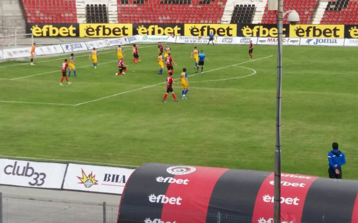 Локо Сф се скъса от пропуски, но би Поморие и излезе втори