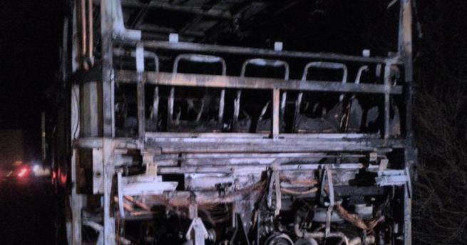 Автобус с 51 души, пътуващ от София за Македония, изгоря