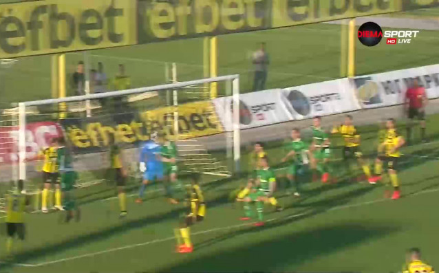 Мощен удар с глава сякаш с бастун направи Пластун петия