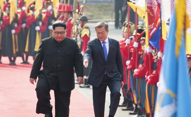 Срещата на върха в Корея почна с дипломатически гаф