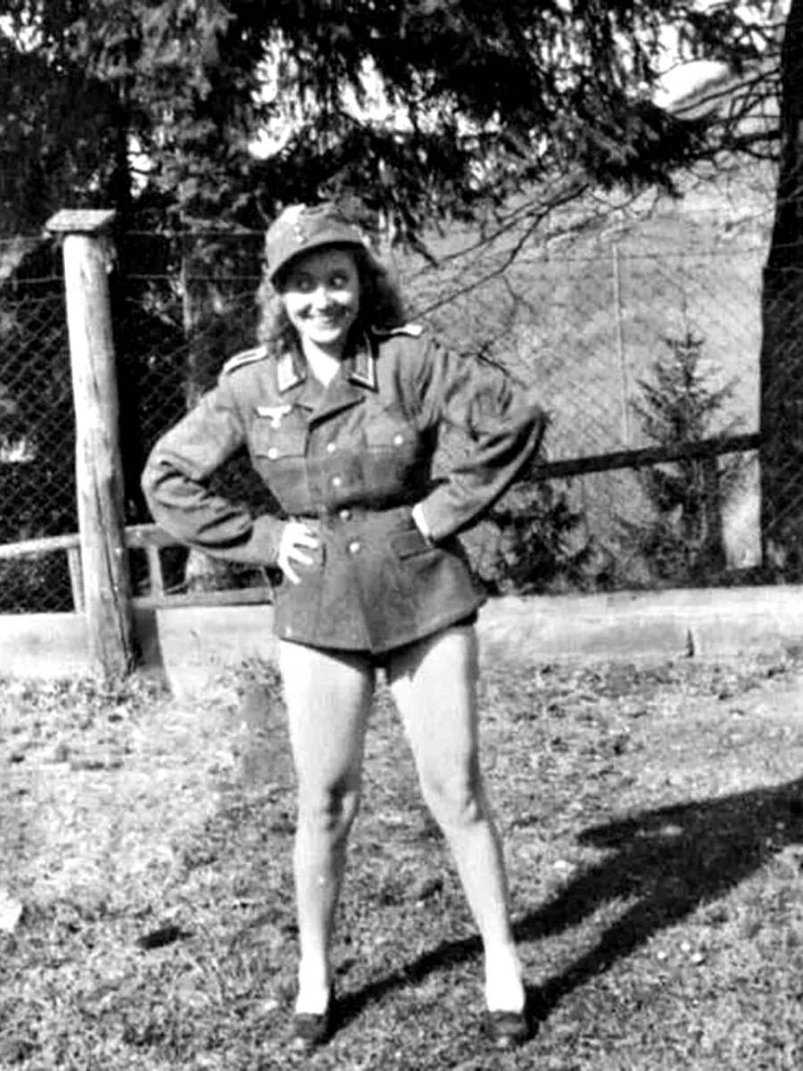 През 1942 г. Германия е окупирала обширни територии и доминира над по-голямата част от Европа. Германските военни са почти навсякъде и идва момент, в който започват да си търсят жени. 
Войниците имали много какво да предложат на една жена, особено тези с по-висок ранг и повече привилегии, а наивните французойки нямали нищо против да се възползват от тези привилегии, хвърляйки се в обятията на врага, без да осъзнават какво престъпление извършват.