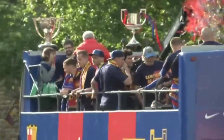 Купон, щастие и малко тъга: Барса показа трофеите си