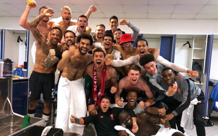 Купонът в съблекалнята на Ливърпул след големия триумф