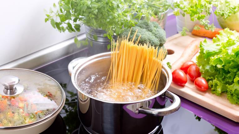  За какво може да се употребява водата от сварените спагети 