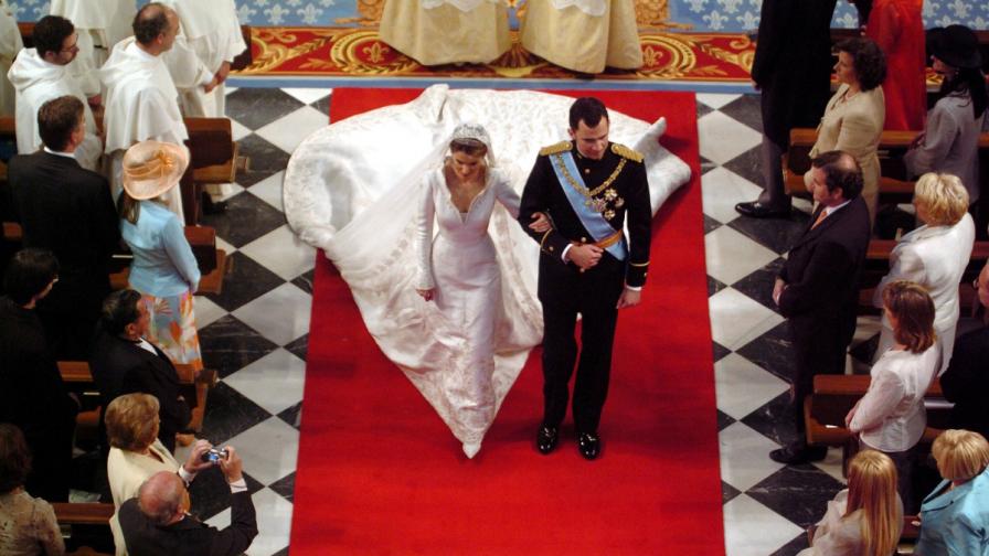 Най-скъпите кралски булчински рокли в историята