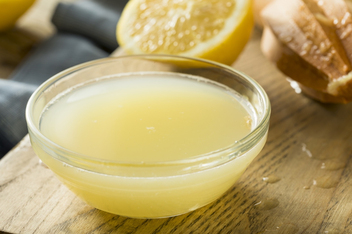 Лимоновият сок помага за извеждането на токсините от организма. 