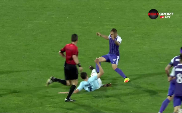 Футболистът на Дунав Бирсент Карагарен получи директен червен картон в