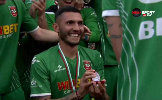 Особено емоционална бе вечерта на 19 май за играча на