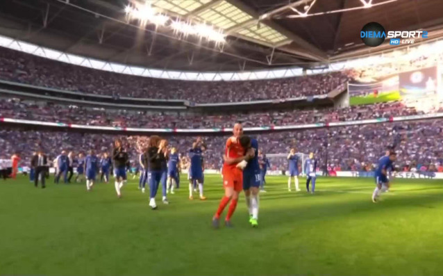 Нападателят на Челси Оливие Жиру и вратарят на сините Уили