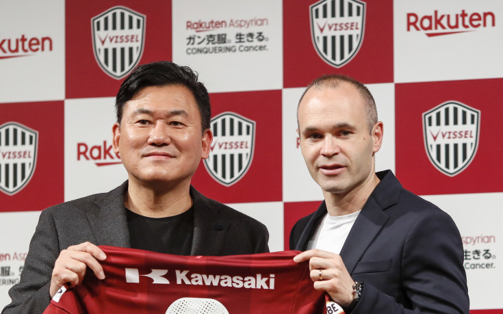 Иниеста стъпи в новия си дом, 8000 го приветстваха