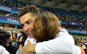 Майчин съвет: Кристиано трябва да се ожени