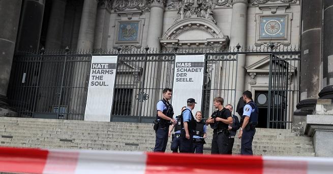 Полицай простреля мъж в района на Берлинската катедрала който според