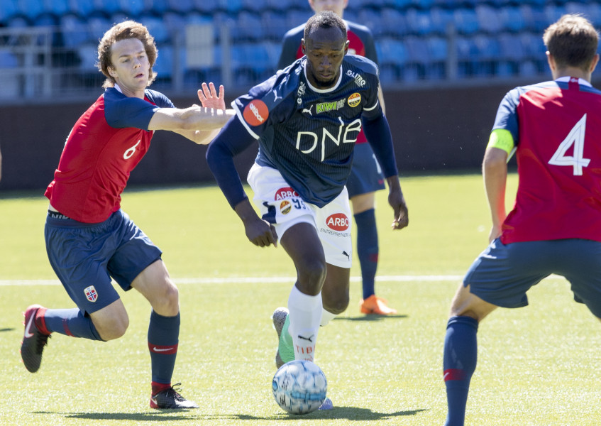 Юсейн Болт дебютира за норвежки футболен клуб1