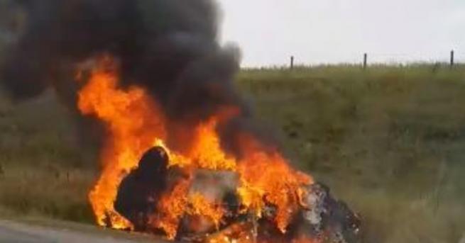 Джип се е обърнал по таван и се е запалил