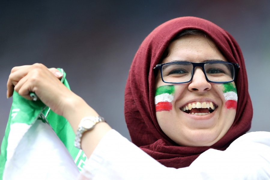 Фенките на Иран на мача с Мароко1