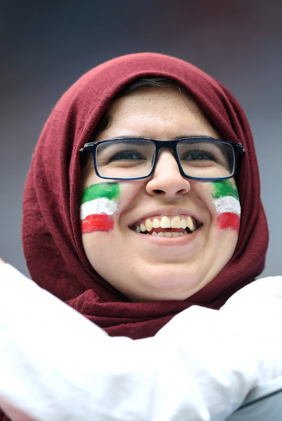 Фенките на Иран на мача с Мароко1