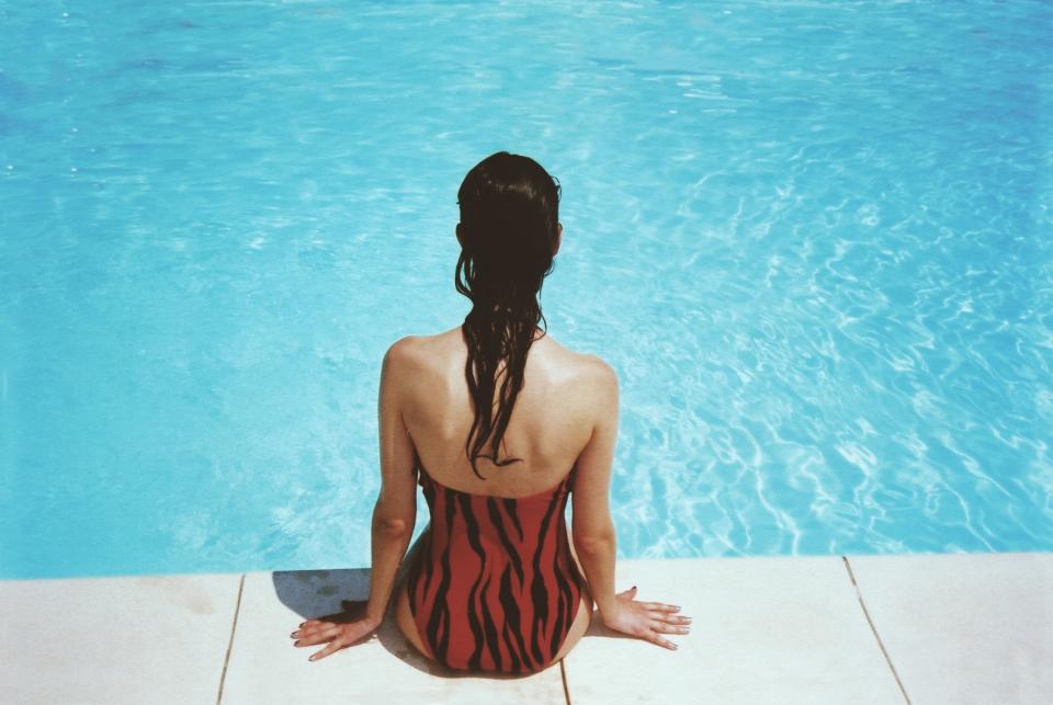  жена басейн бански плаж 