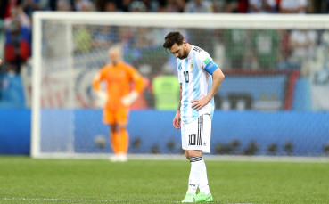 Легендата Ардилес избухна срещу Сампаоли и отбора, защити Меси