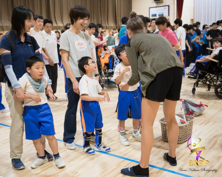 Грациите посетиха деца с увреждания в Япония1