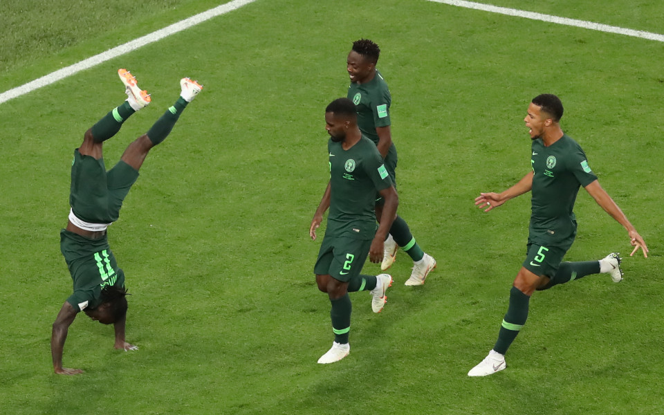 Нигерия стана първият отбор, който се класира за осминафиналите за