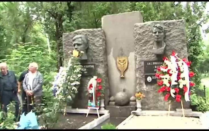 Левски отдаде почит на Гунди и Котков