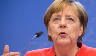Как Меркел се спаси в последния момент