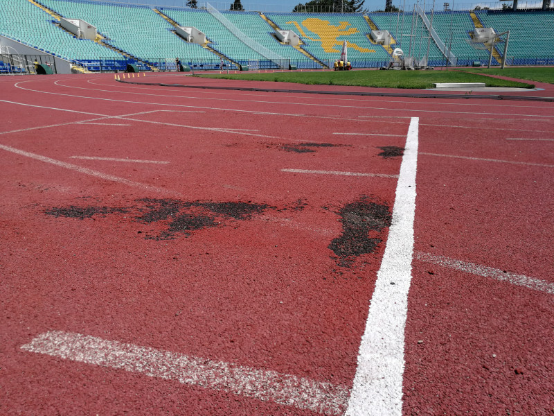 Национален Стадион Васил Левски дупки писта лекоатлетическа 2018 юли1