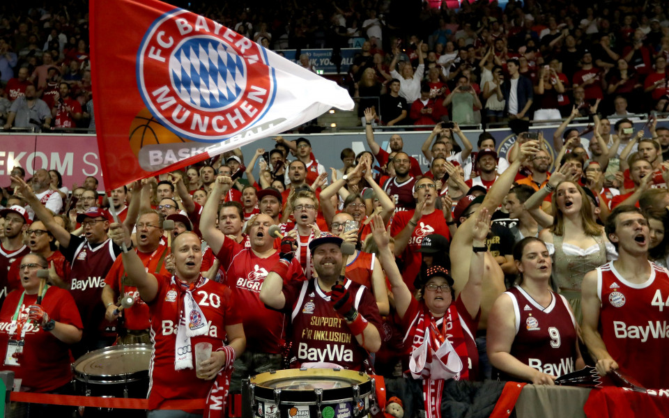 Германският футболен съюз обмисля да разреши на 1000 привърженици на