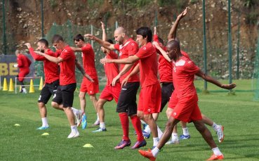 Лидерът във Втора лига изхвърча от турнира за Купата