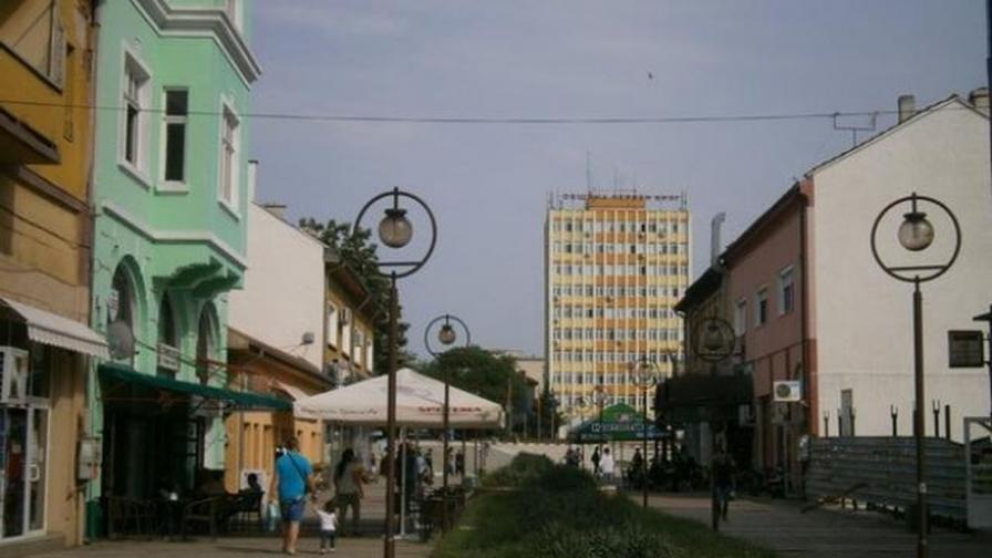 <p>Срутващ се мост блокира шест села </p>