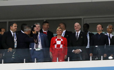 Президентът на Хърватия празнува в съблекалнята и поздрави играчите