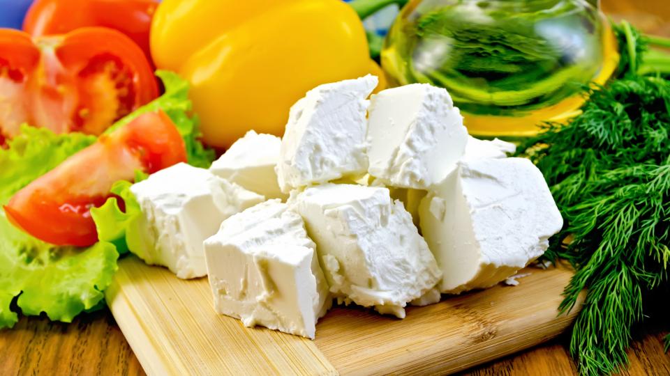Ако искаш да си здрава ти, бяло саламурено сирене хапни - Здравословно - Edna.bg