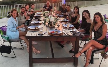 Роналдо вдигна наздравица за трансфера си в компанията на своите хора