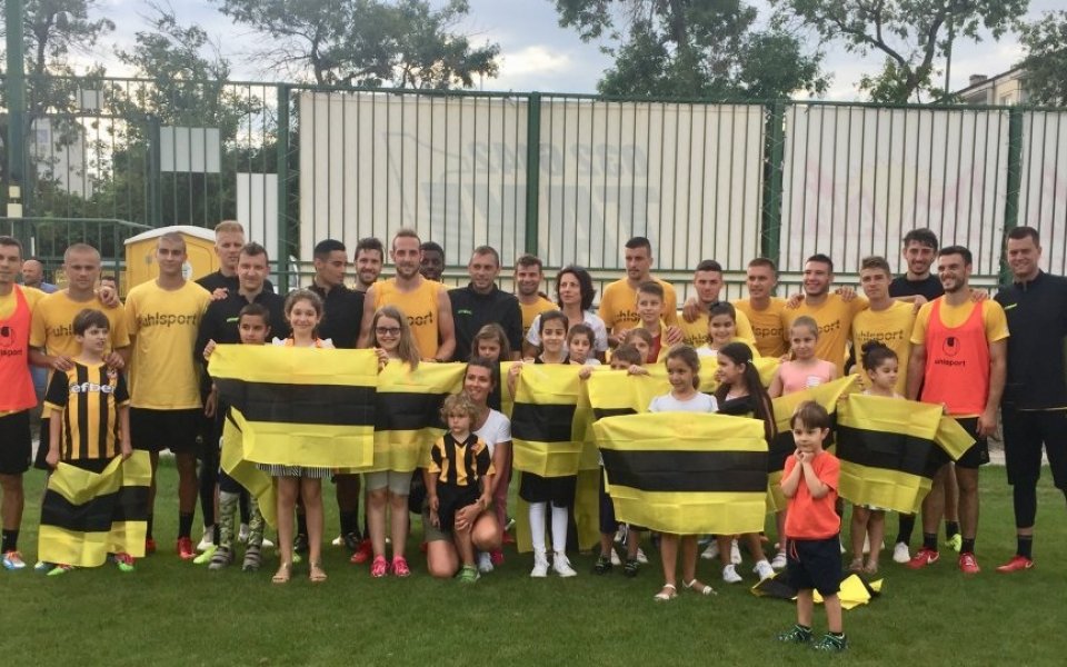 Деца с редки болести гостуваха на Ботев Пловдив