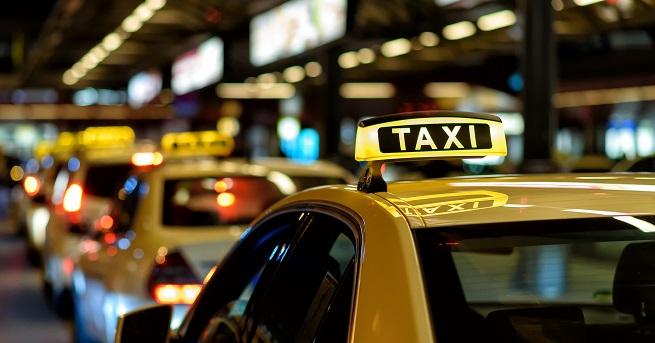 Таксиметров шофьор с отнета книжка помете 9 коли на столичния