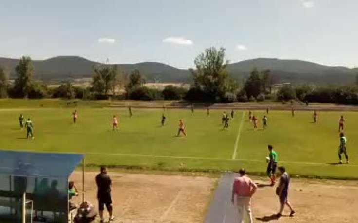 Оборище надигра юношите на Левски в контрола