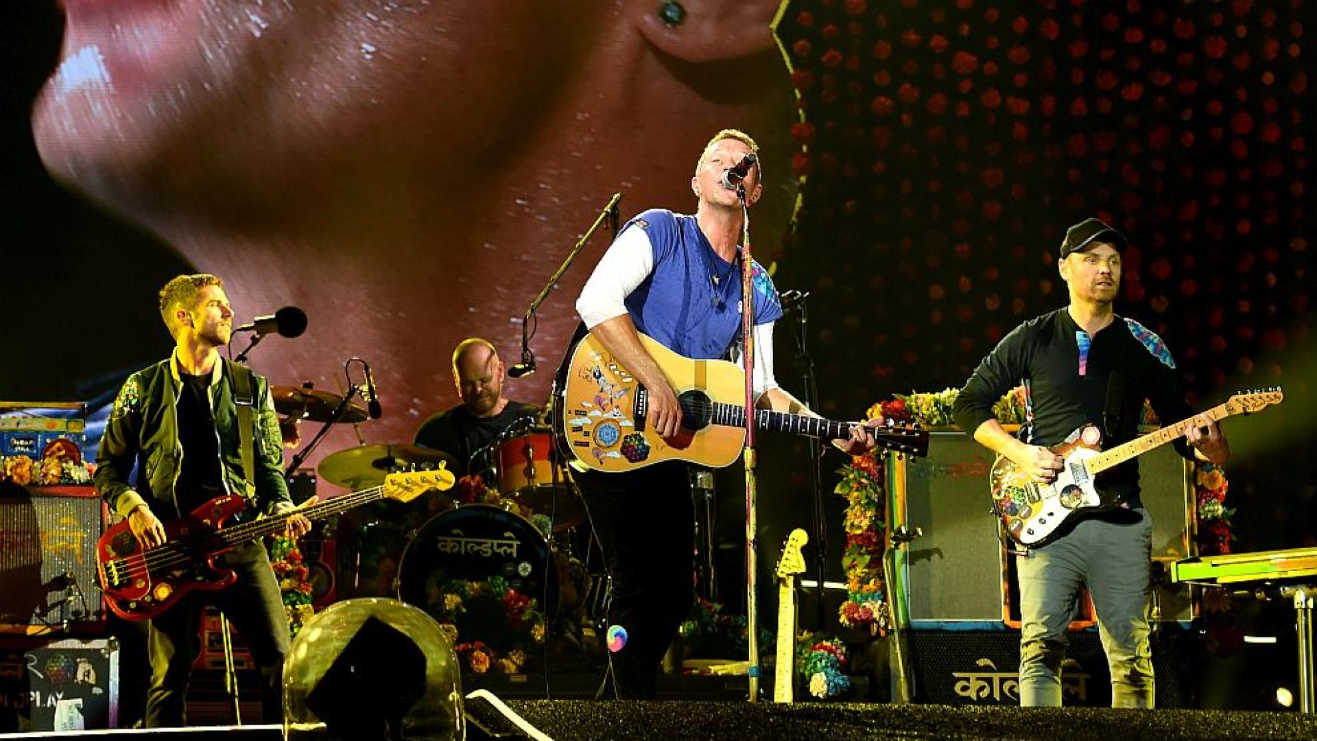 Крис Мартин от Coldplay предизвика бурни реакции след като покани