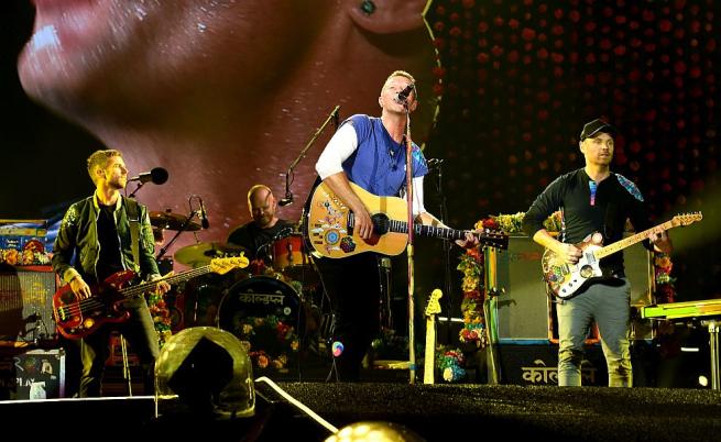 Скандал на концерт на Coldplay: Крис Мартин обвинен в унижение на израелски фенове