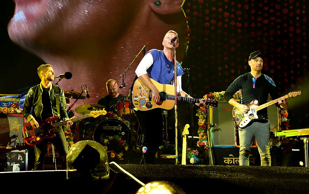 Скандал на концерт на Coldplay: Крис Мартин обвинен в унижение на израелски фенове