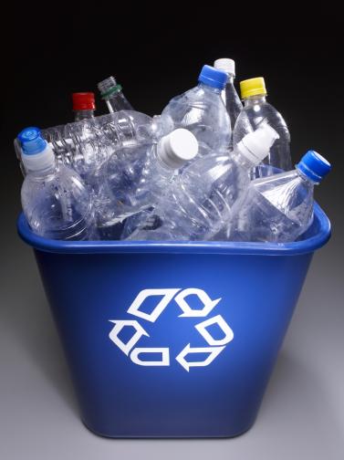  Капачките от пластмасовите бутилки се могат да се разградят за вяечатляващия интервал сред 450 и 1000 години.  