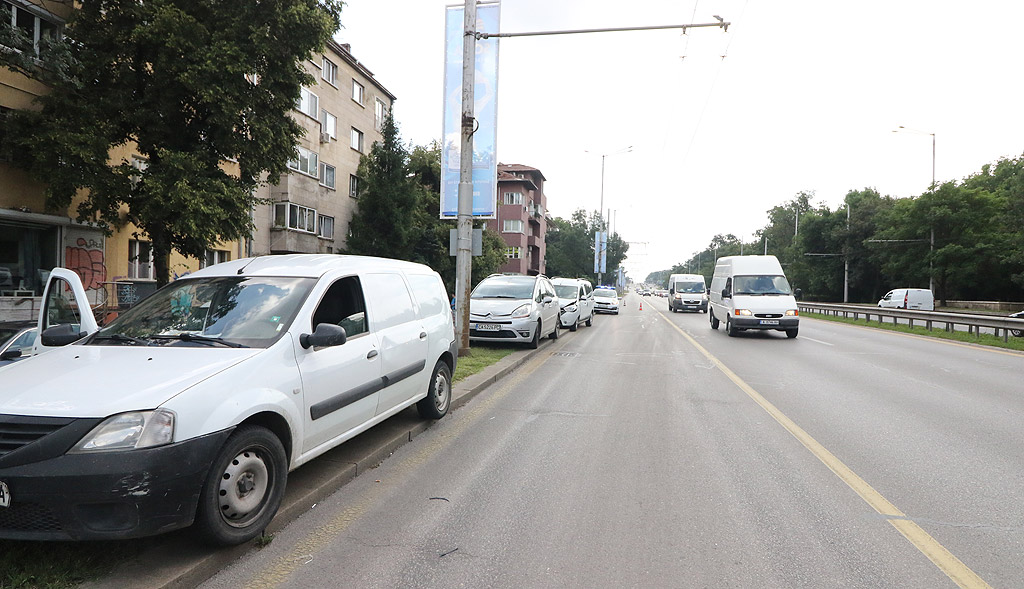 Мъж на 39 г. е приет в Спешното отделение на УМБАЛ "Св. Анна" - София АД, след като е пострадал леко при верижна катастрофа с три автомобила на бул. "Цариградско шосе" в София, съобщиха от болницата. Мъжът няма да бъде хоспитализиран