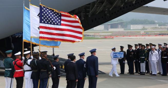 Северна Корея върна на САЩ тленните останки на американски войници