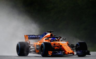 Алонсо отново в типичен радио диалог, после се разсърди