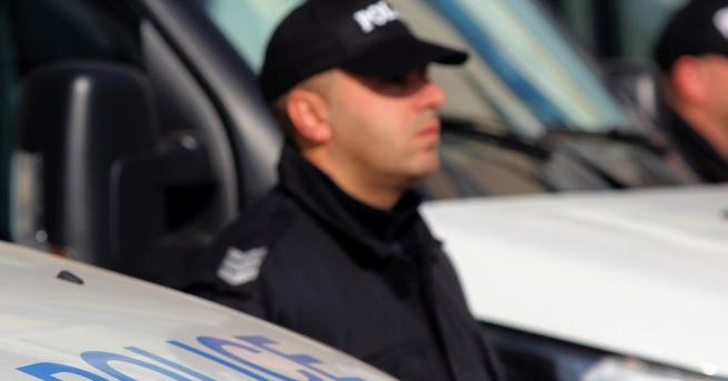 Полицай пострада при акция в ромската махала на Хасково в