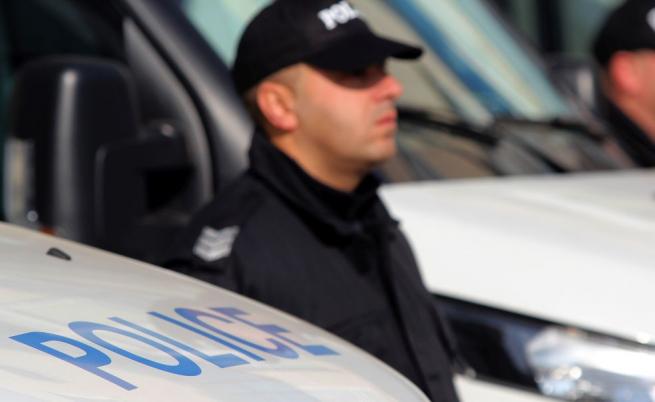 Полицай пострада при акция в ромската махала на Хасково