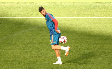 Феновете на Ливърпул и Юнайтед се обединиха срещу Асенсио