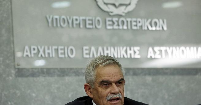 След силен натиск от страна на опозицията и недоволството на