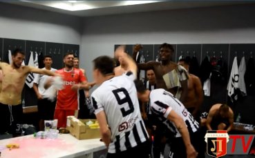 Вижте лудата радост в съблекалнята на Локо Пд