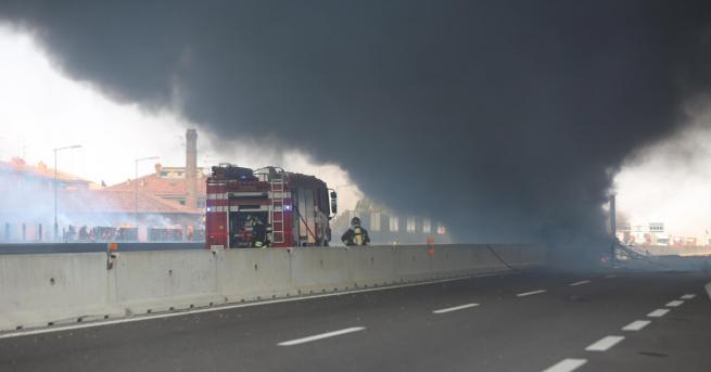 Най малко един човек е загинал и 55 са ранени при